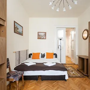 https://retro-downtown-apartment.inbudapesthotels.com